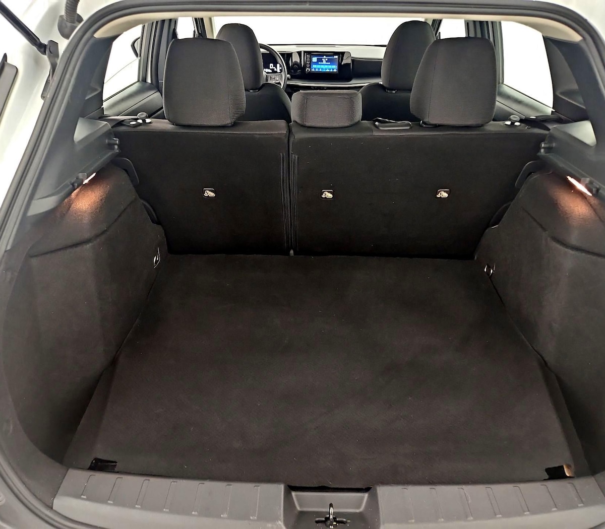 Trunk/Cargo (Seats Up)