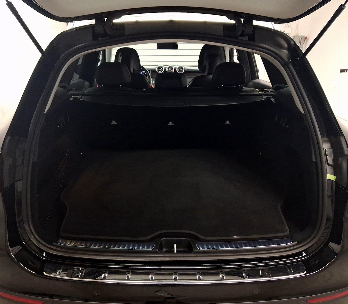Trunk/Cargo (Seats Up)