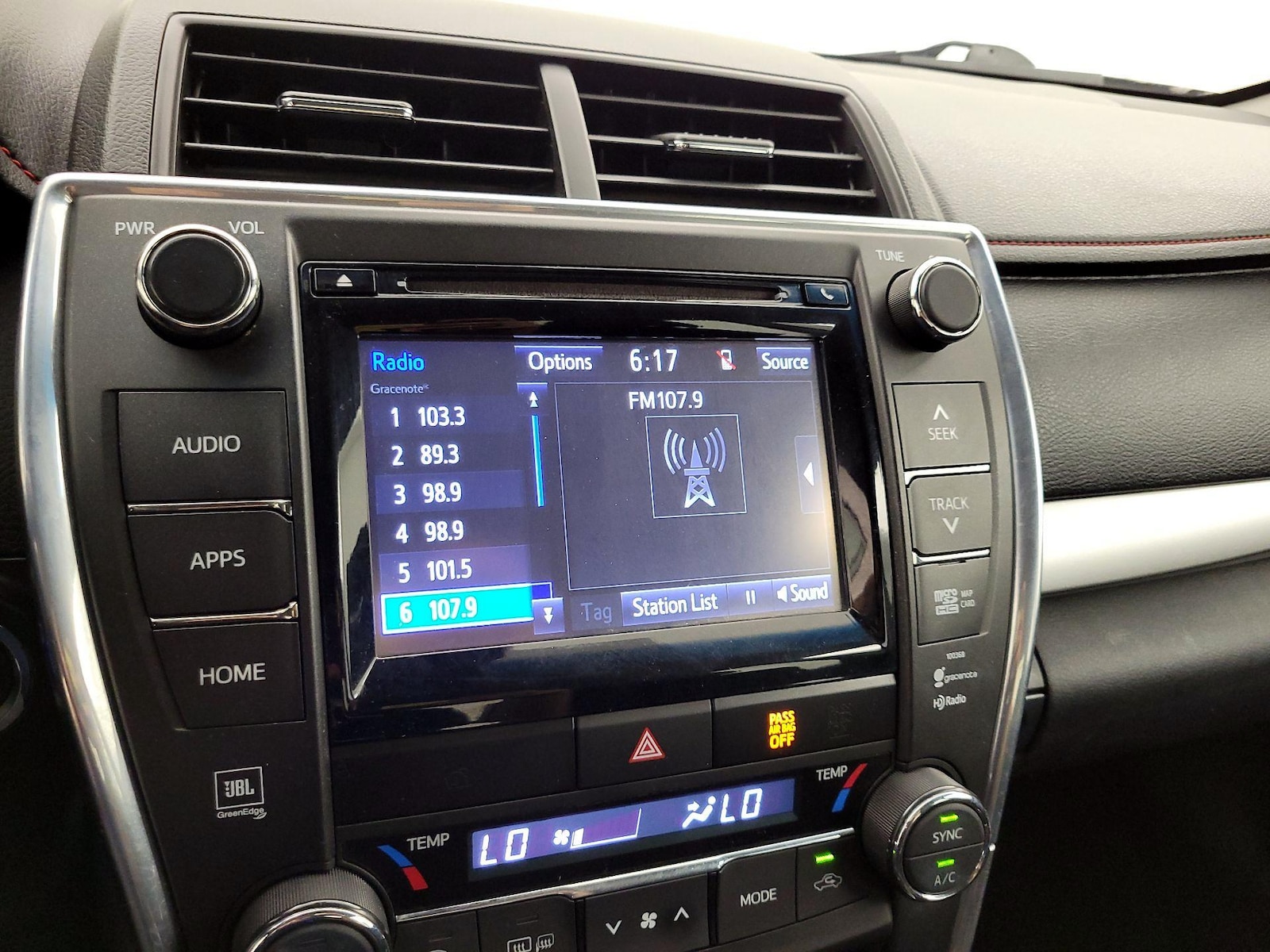 2015 Toyota Camry XSE - Photo 17