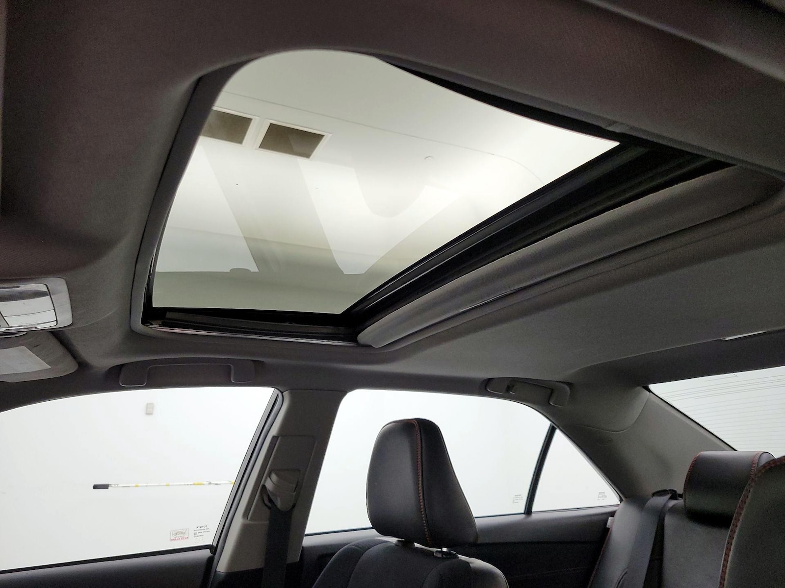 Sunroof(s) & Overhead Airbags