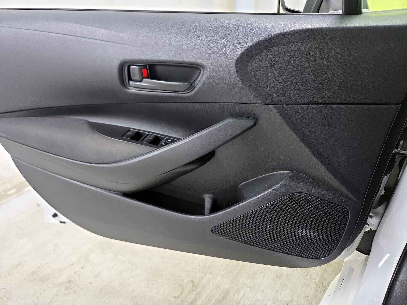 2023 Toyota Corolla LE - Photo 13