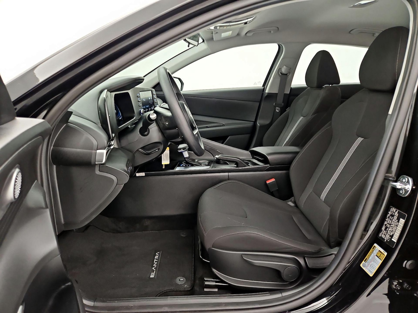 2026 Hyundai Elantra SE - Photo 12