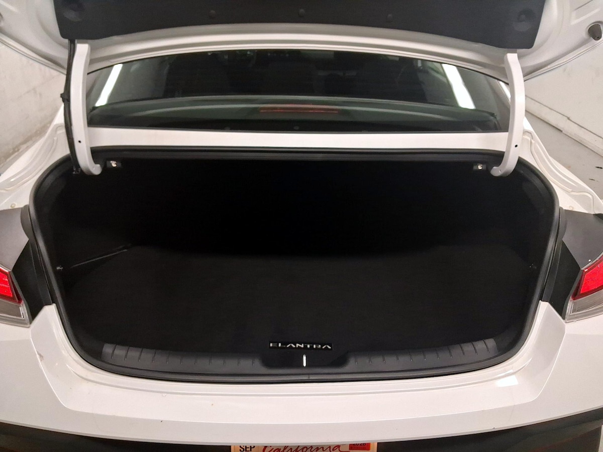 Trunk/Cargo (Seats Up)