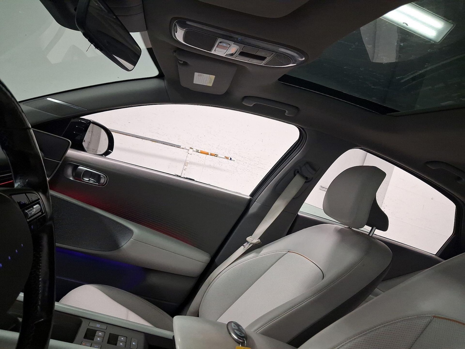 Sunroof(s) & Overhead Airbags