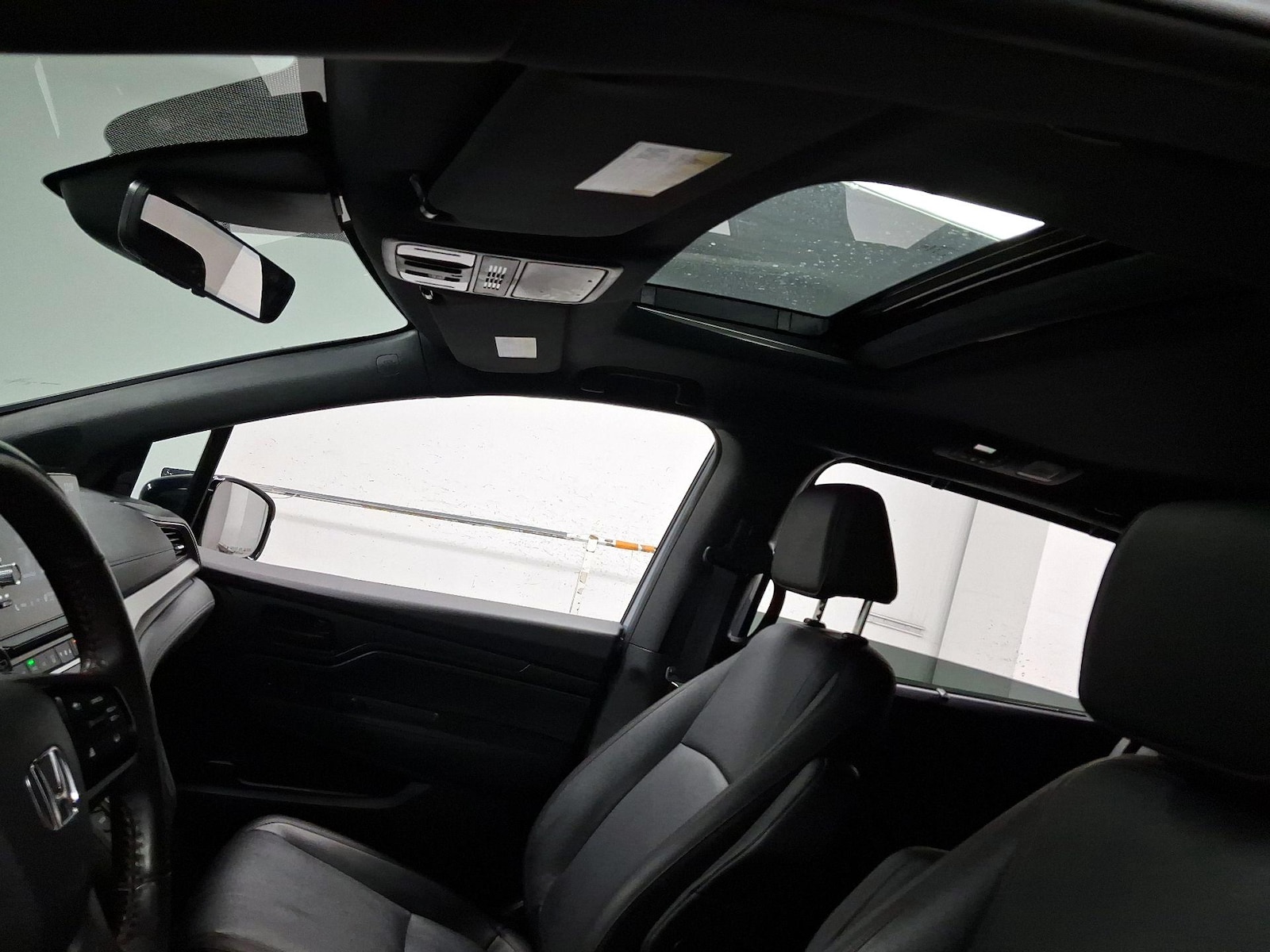 Sunroof(s) & Overhead Airbags