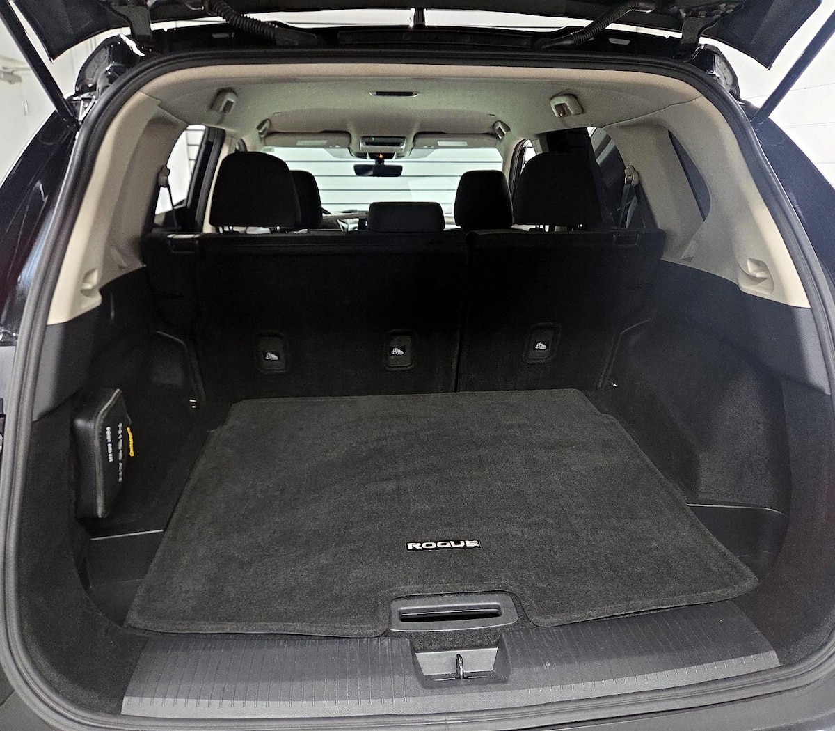 Trunk/Cargo (Seats Up)