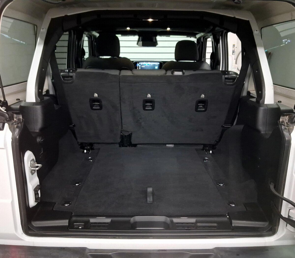 Trunk/Cargo (Seats Up)