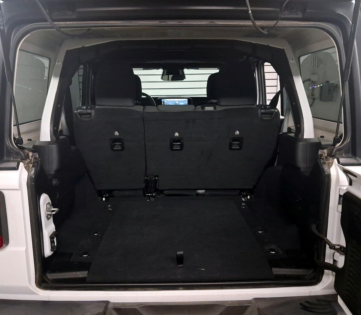 Trunk/Cargo (Seats Up)