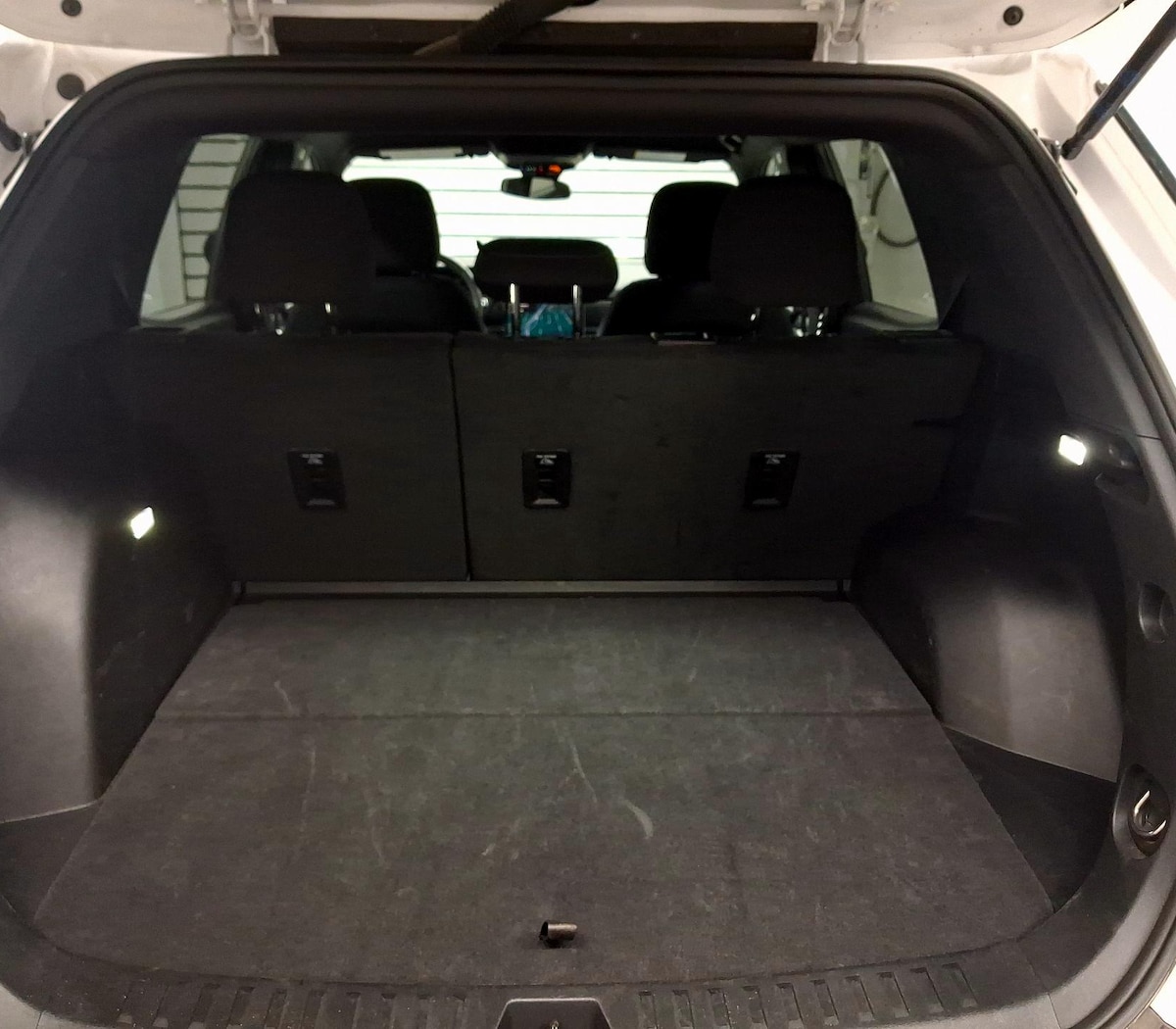 Trunk/Cargo (Seats Up)