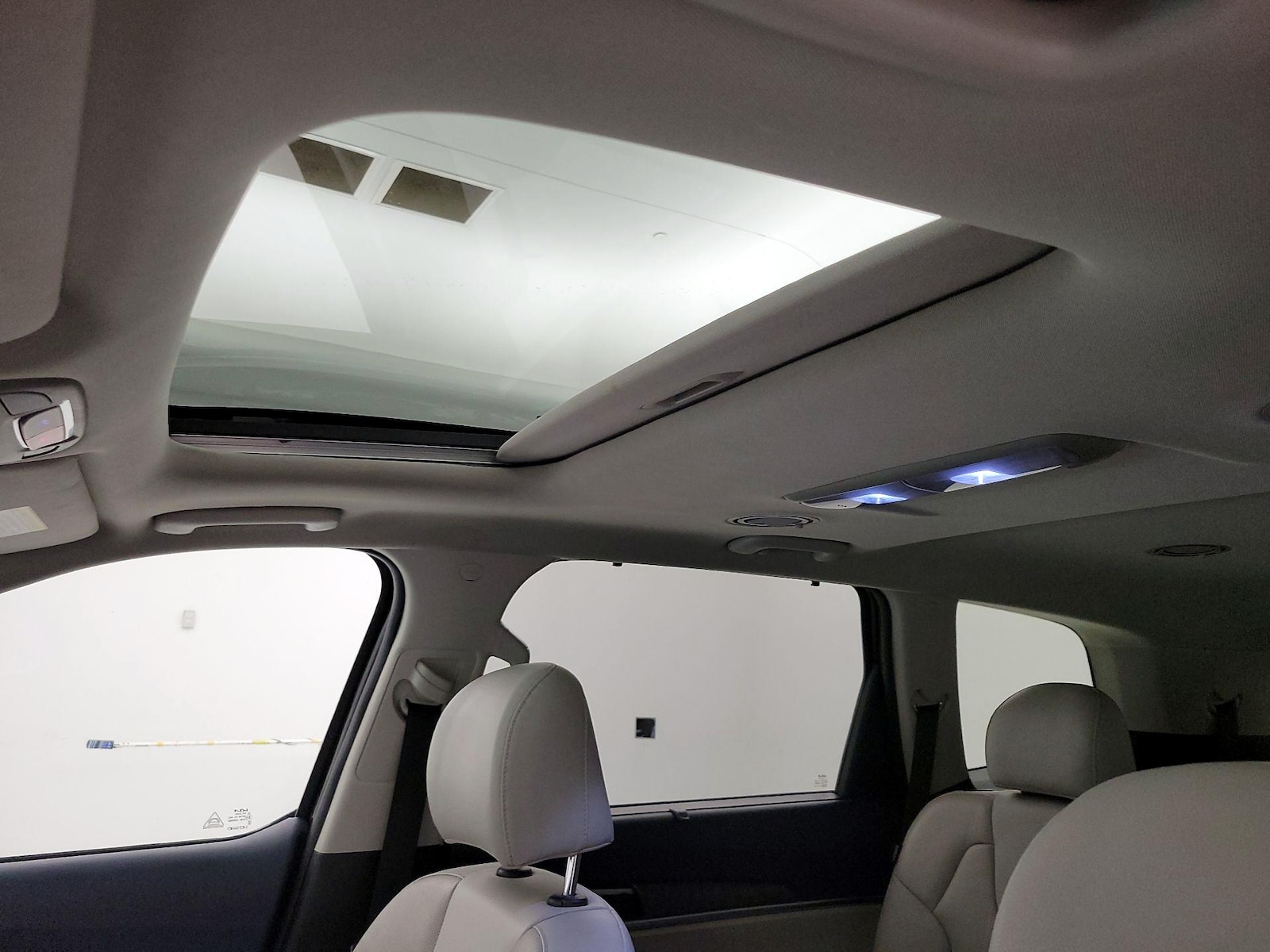 Sunroof(s) & Overhead Airbags