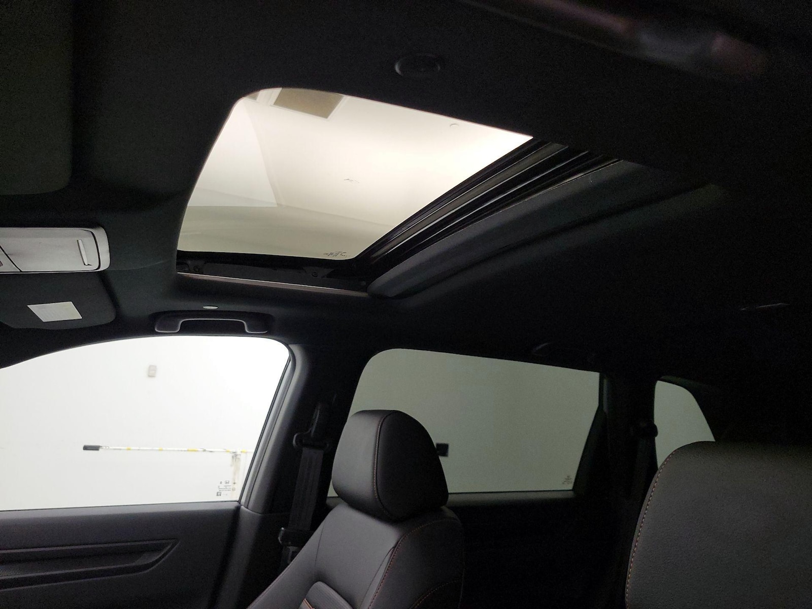 Sunroof(s) & Overhead Airbags