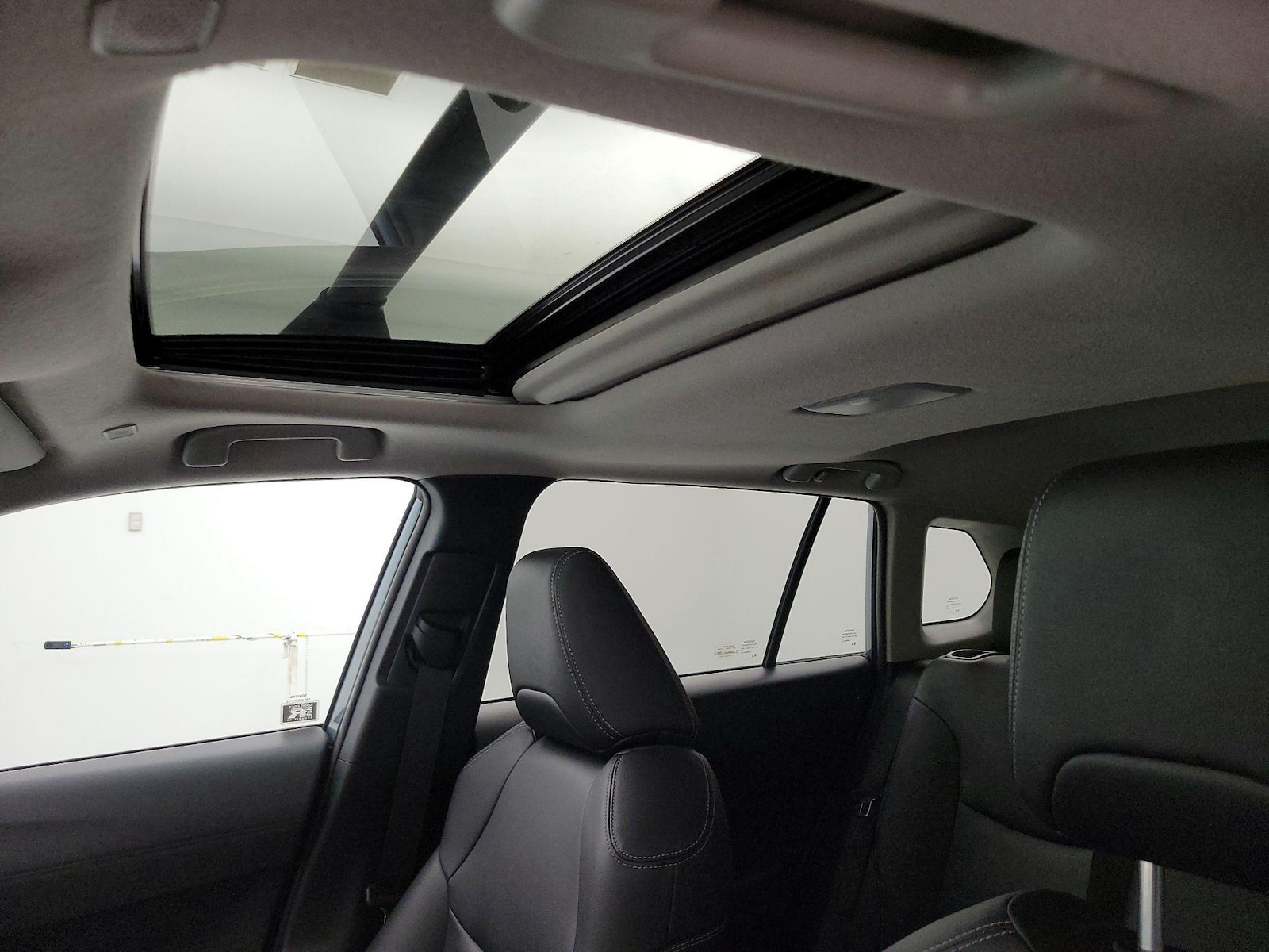 Sunroof(s) & Overhead Airbags