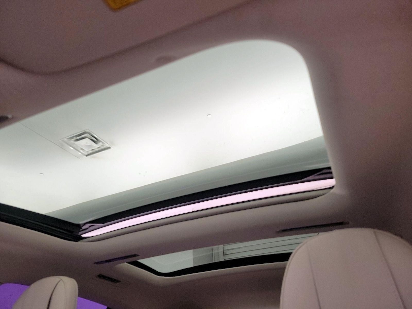 Panoramic Sunroof & Skylight(s)