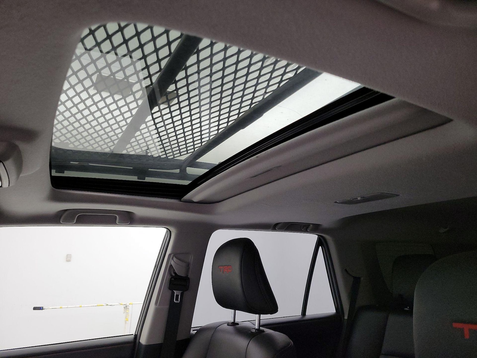 Sunroof(s) & Overhead Airbags