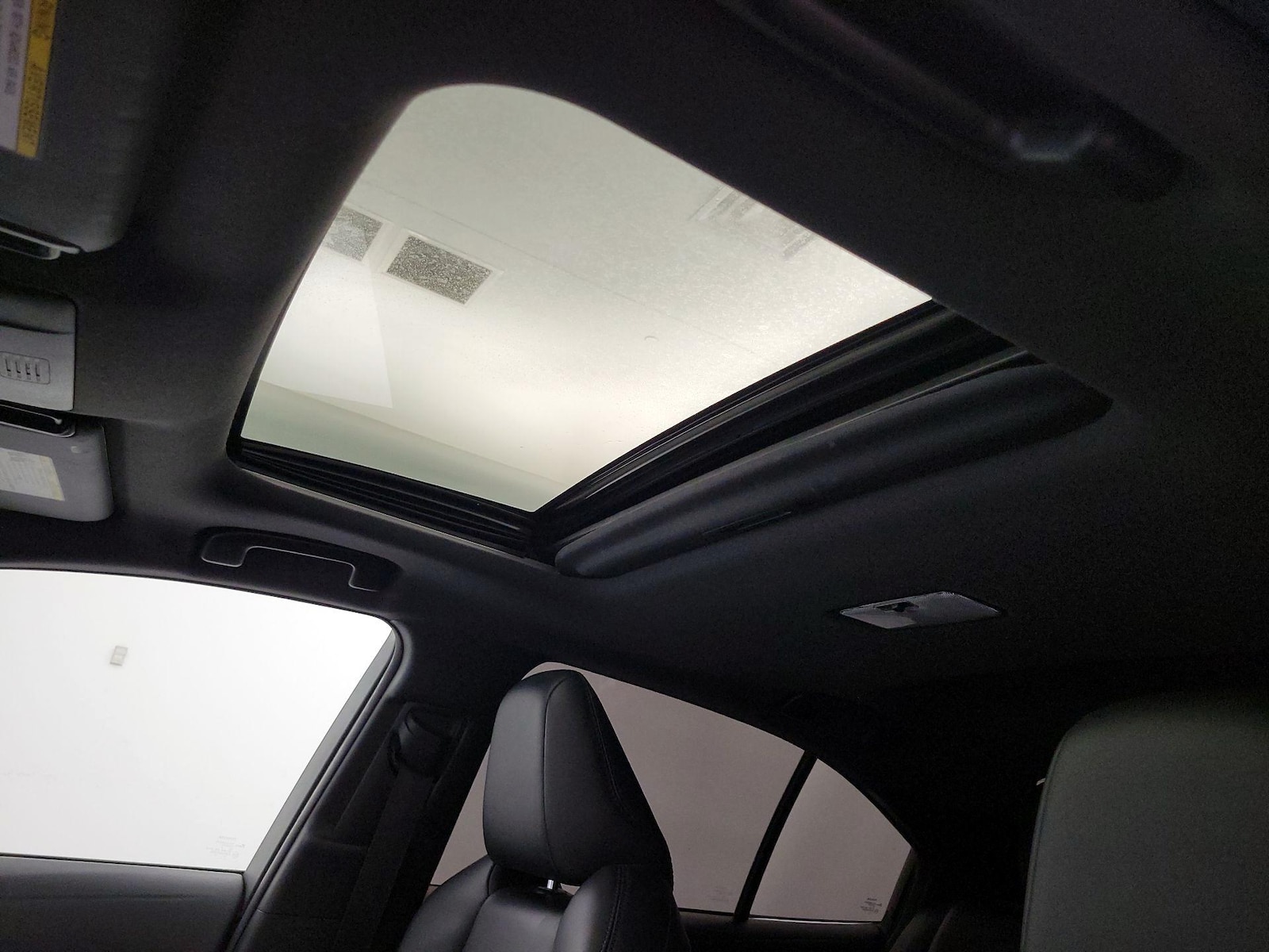 Sunroof(s) & Overhead Airbags