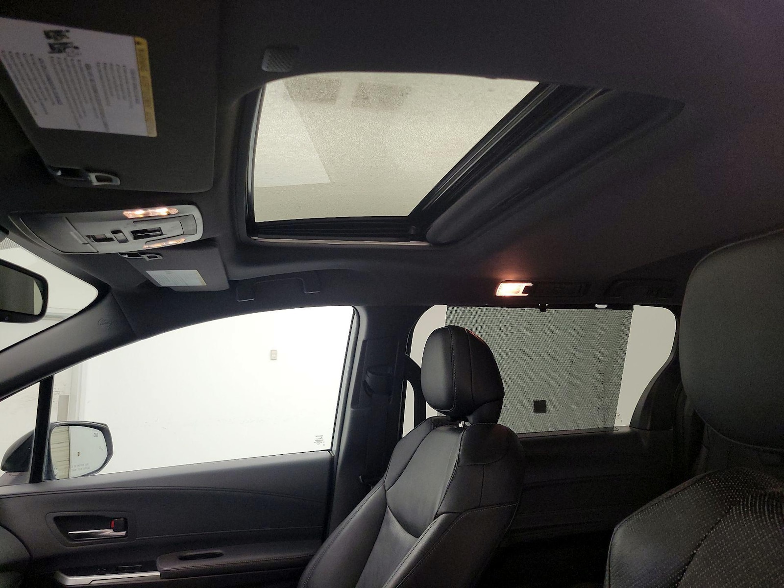 Sunroof(s) & Overhead Airbags