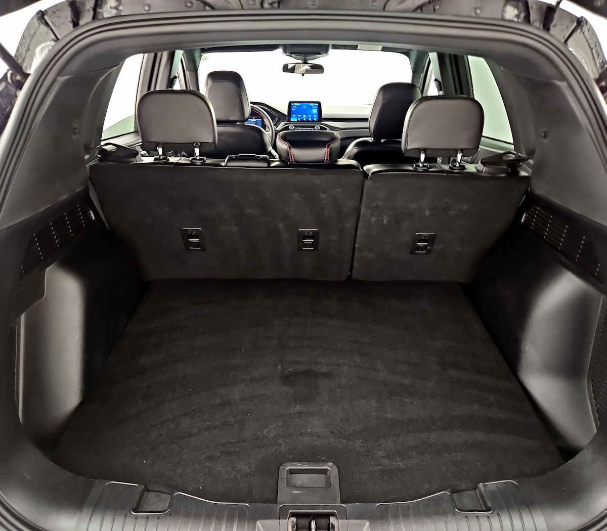 Trunk/Cargo (Seats Up)