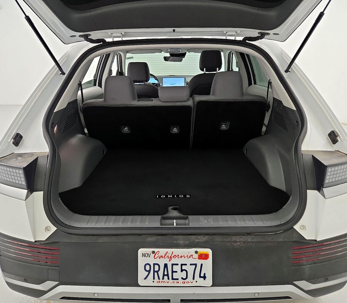 Trunk/Cargo (Seats Up)