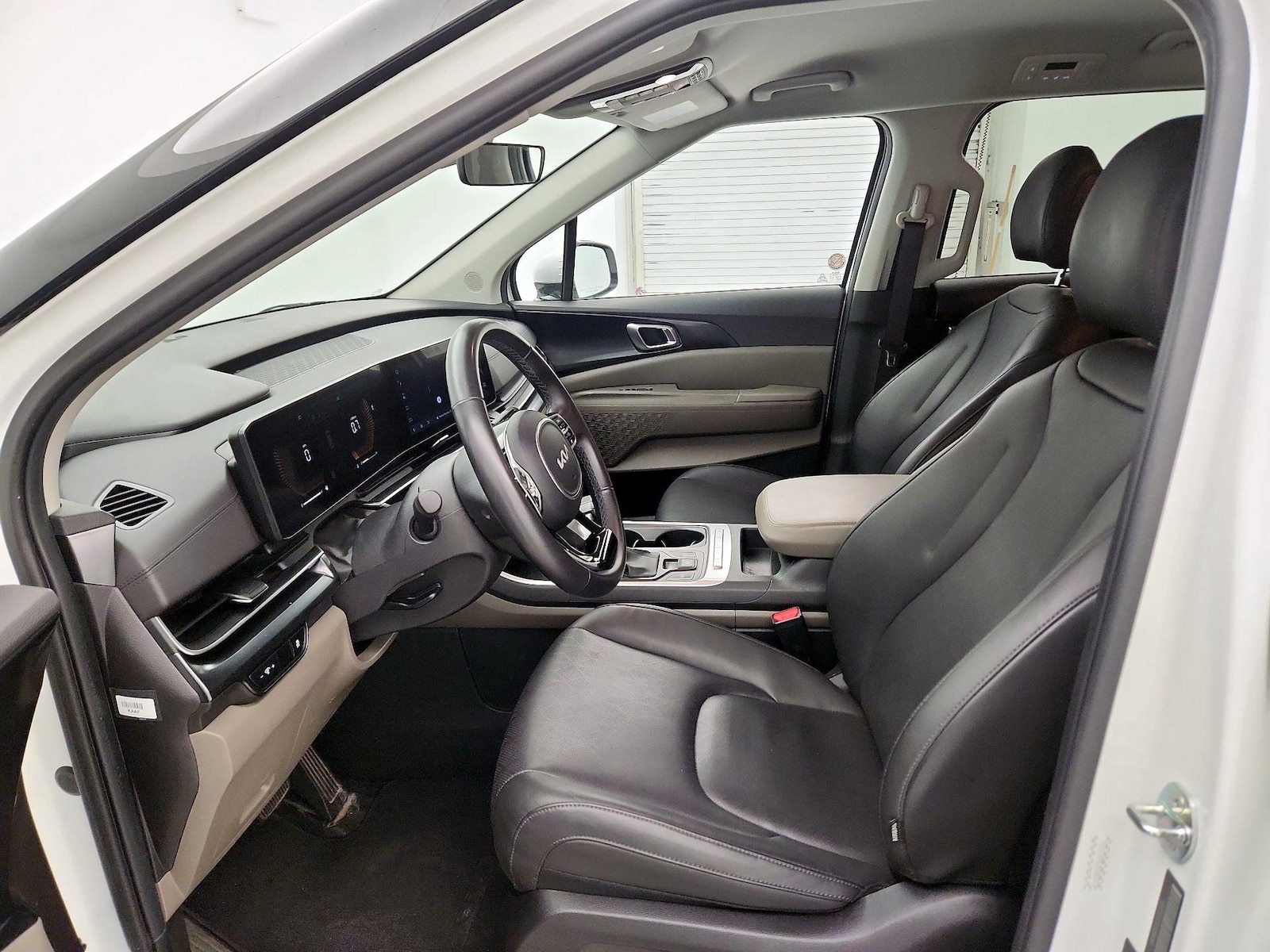 2025 Kia Carnival LXS - Photo 12