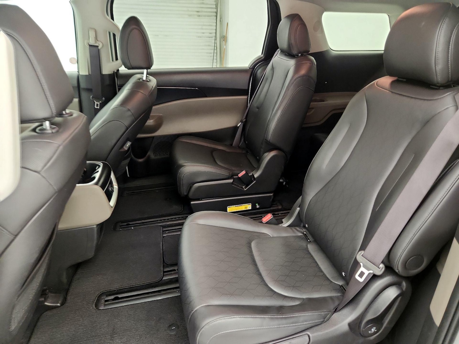 2025 Kia Carnival LXS - Photo 21