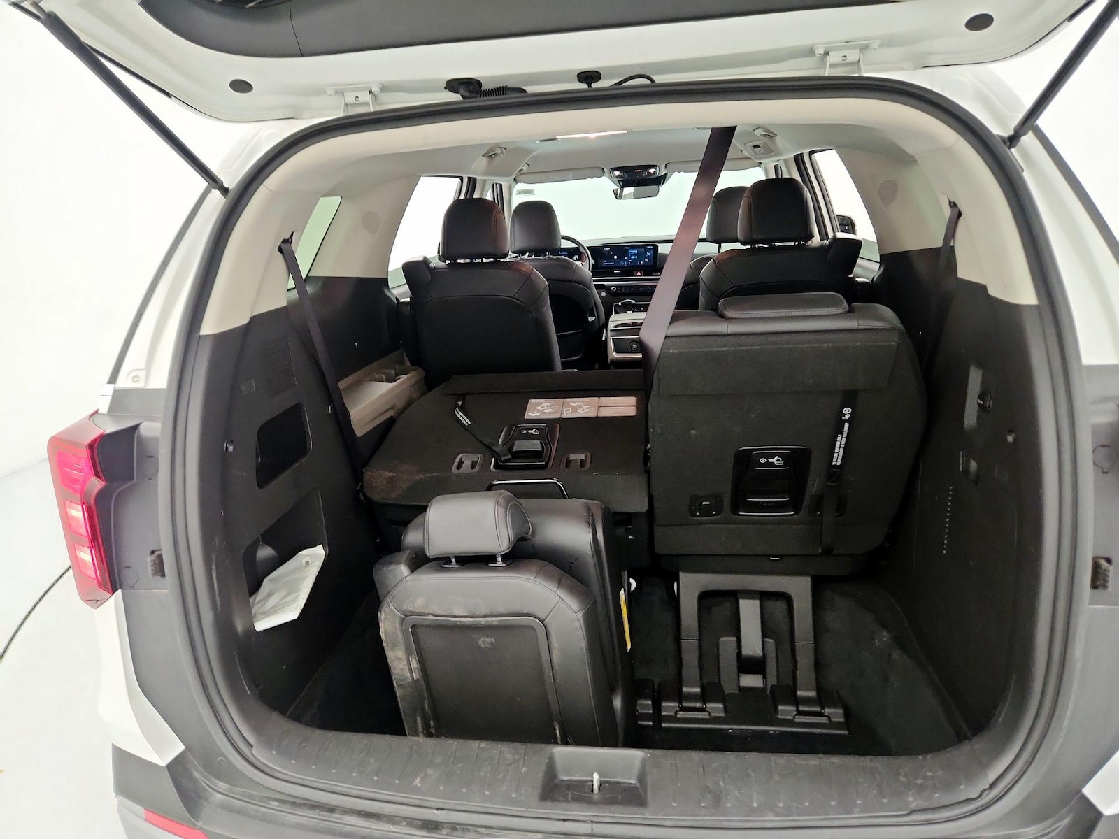 2025 Kia Carnival LXS - Photo 23