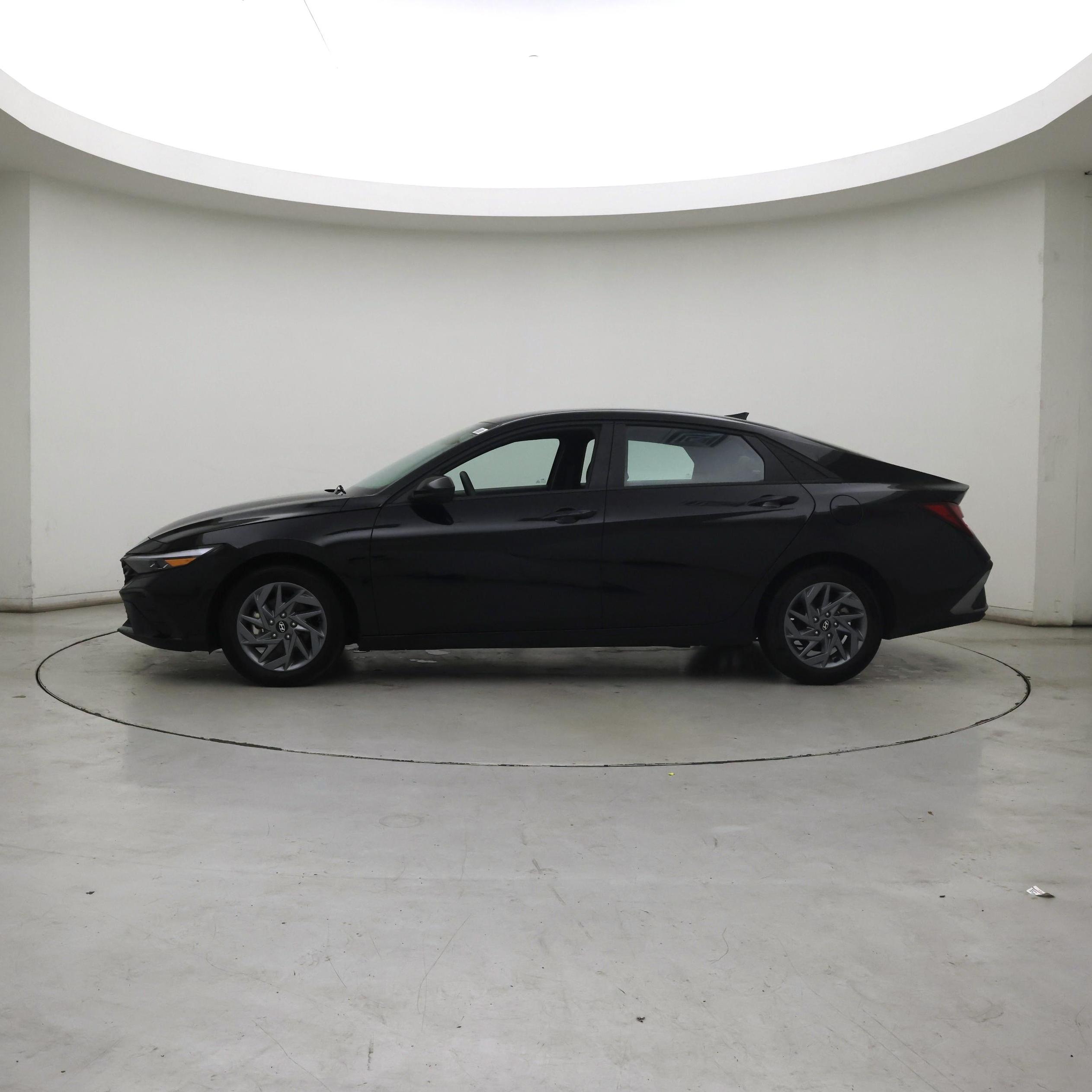 Thumbnail: 2024 Hyundai Elantra - 3