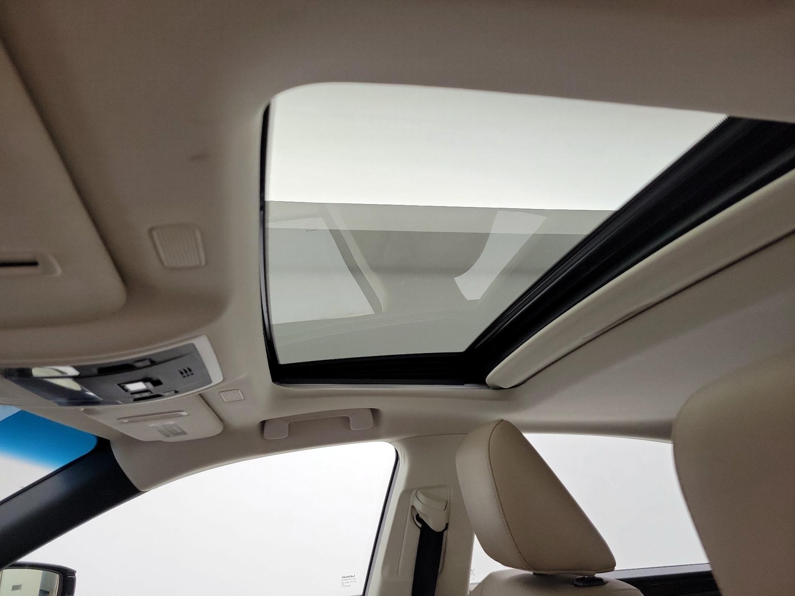 Sunroof(s) & Overhead Airbags