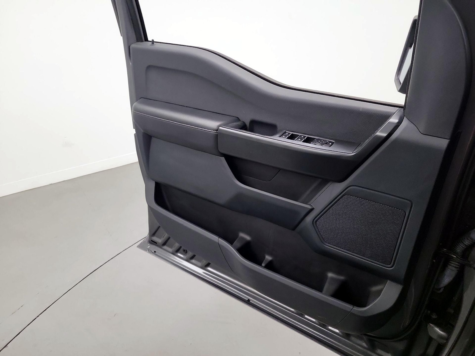 2023 Ford F-150 XL - Photo 11