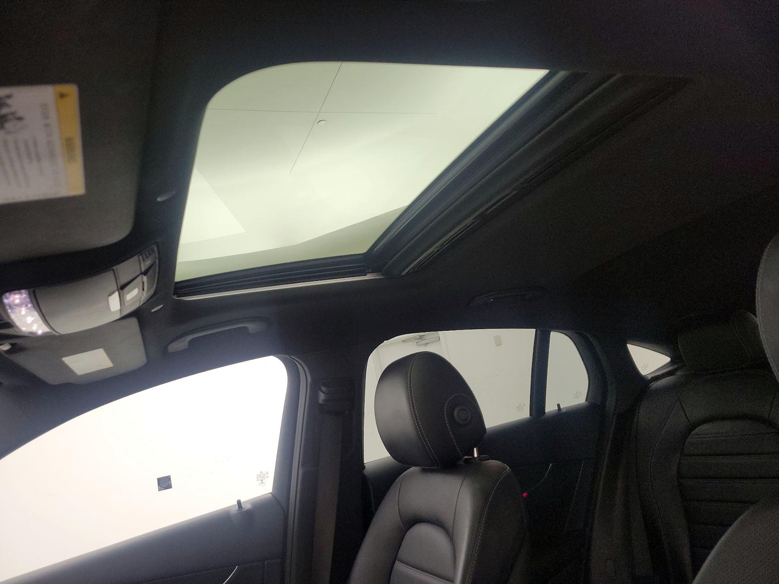 Sunroof(s) & Overhead Airbags