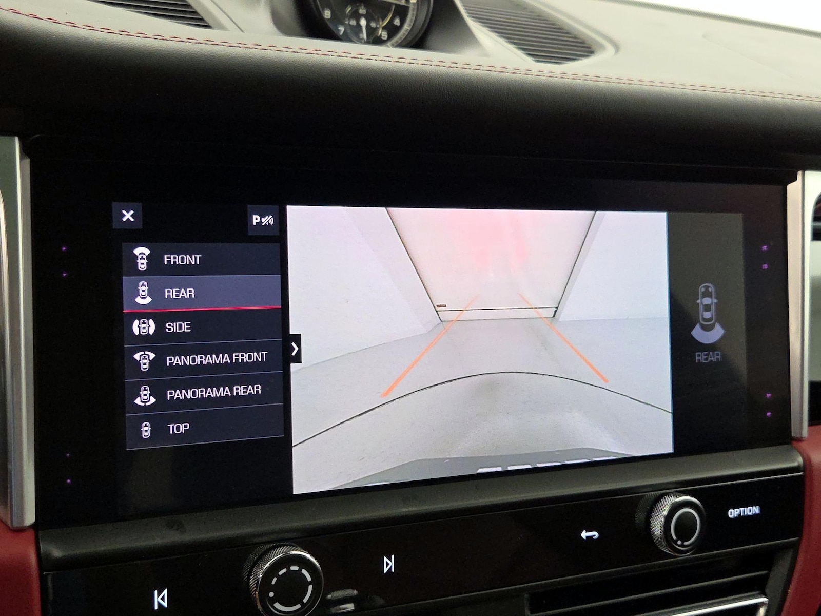 2022 Porsche Macan S - Photo 16