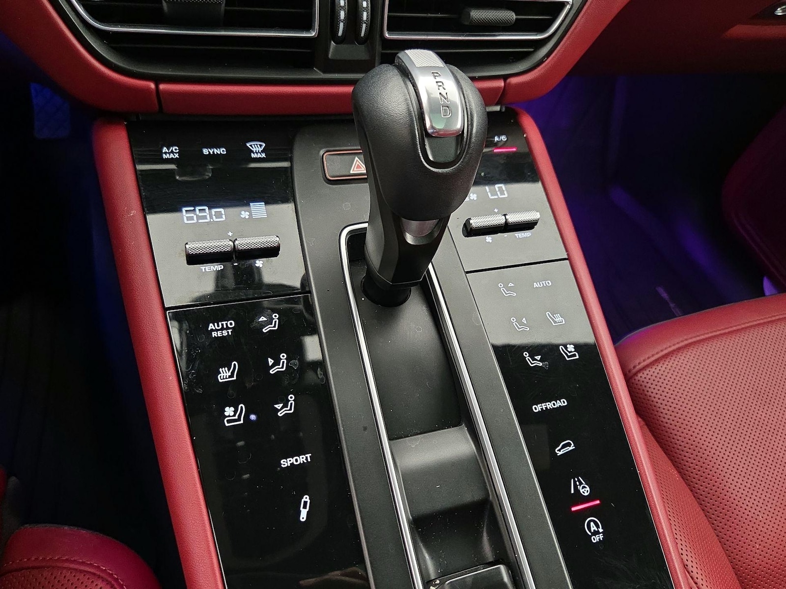 2022 Porsche Macan S - Photo 18