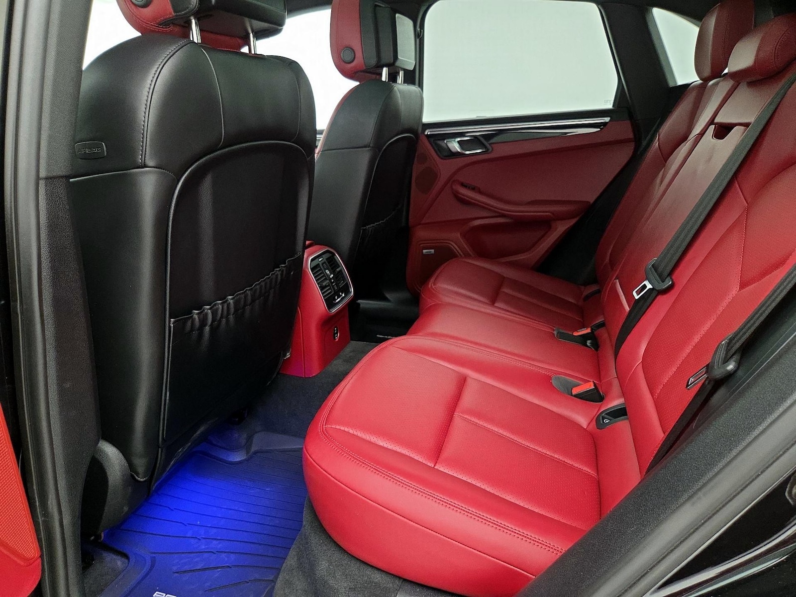 2022 Porsche Macan S - Photo 22