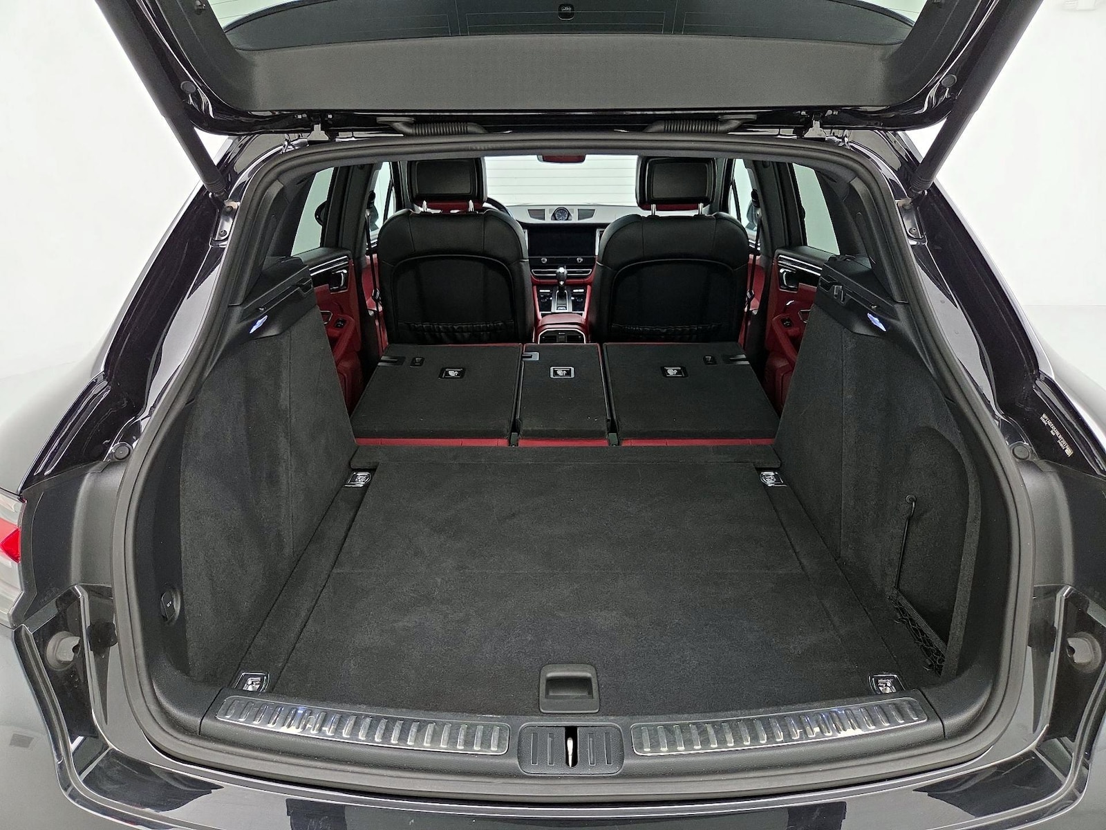 2022 Porsche Macan S - Photo 24