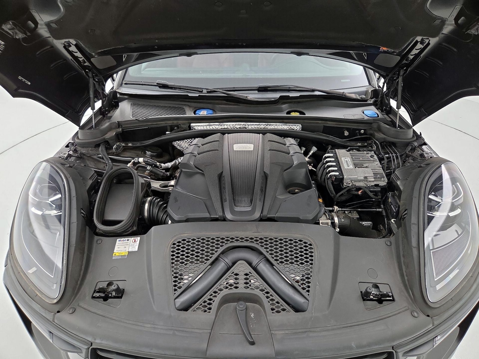 2022 Porsche Macan S - Photo 25