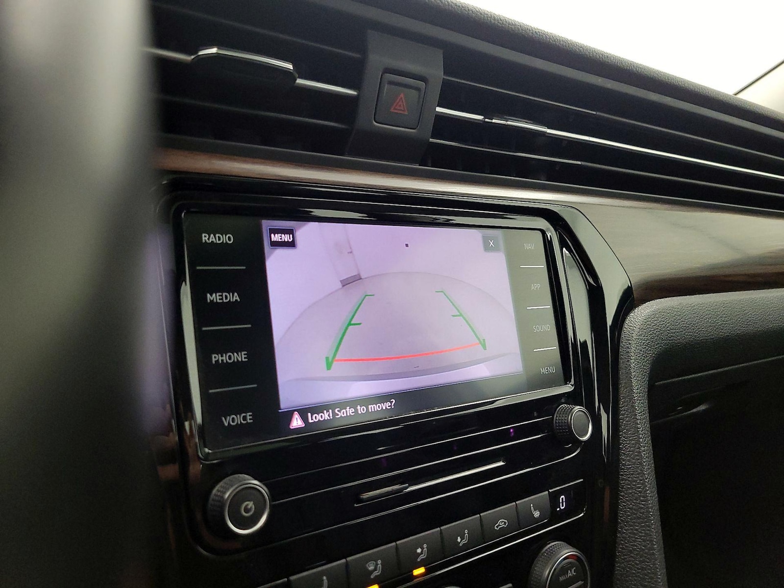 2020 Volkswagen Passat SEL - Photo 16