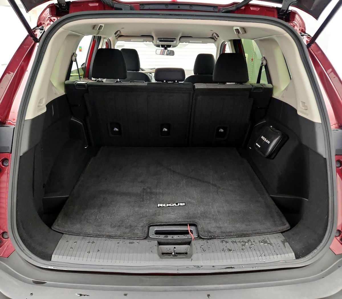 Trunk/Cargo (Seats Up)