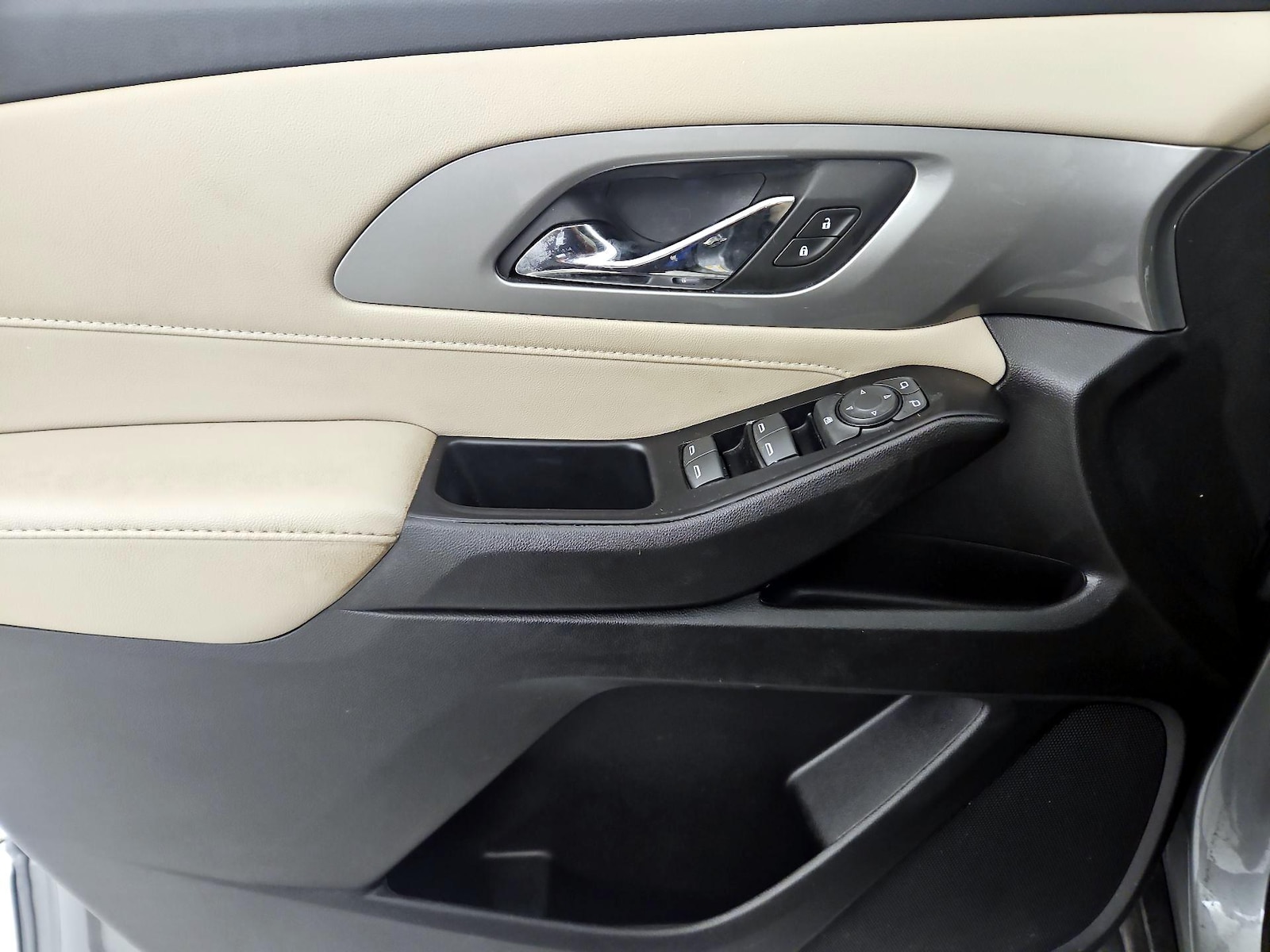 2023 Chevrolet Traverse LS - Photo 13