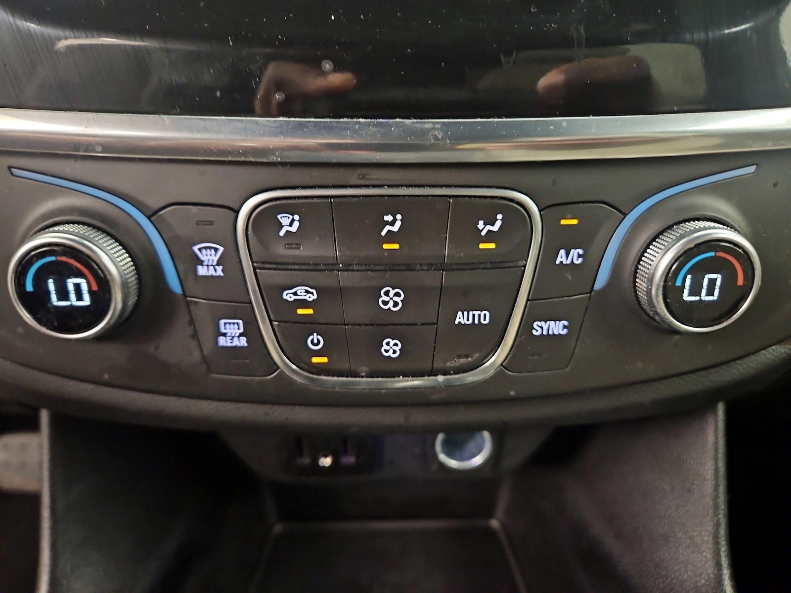 2023 Chevrolet Traverse LS - Photo 17