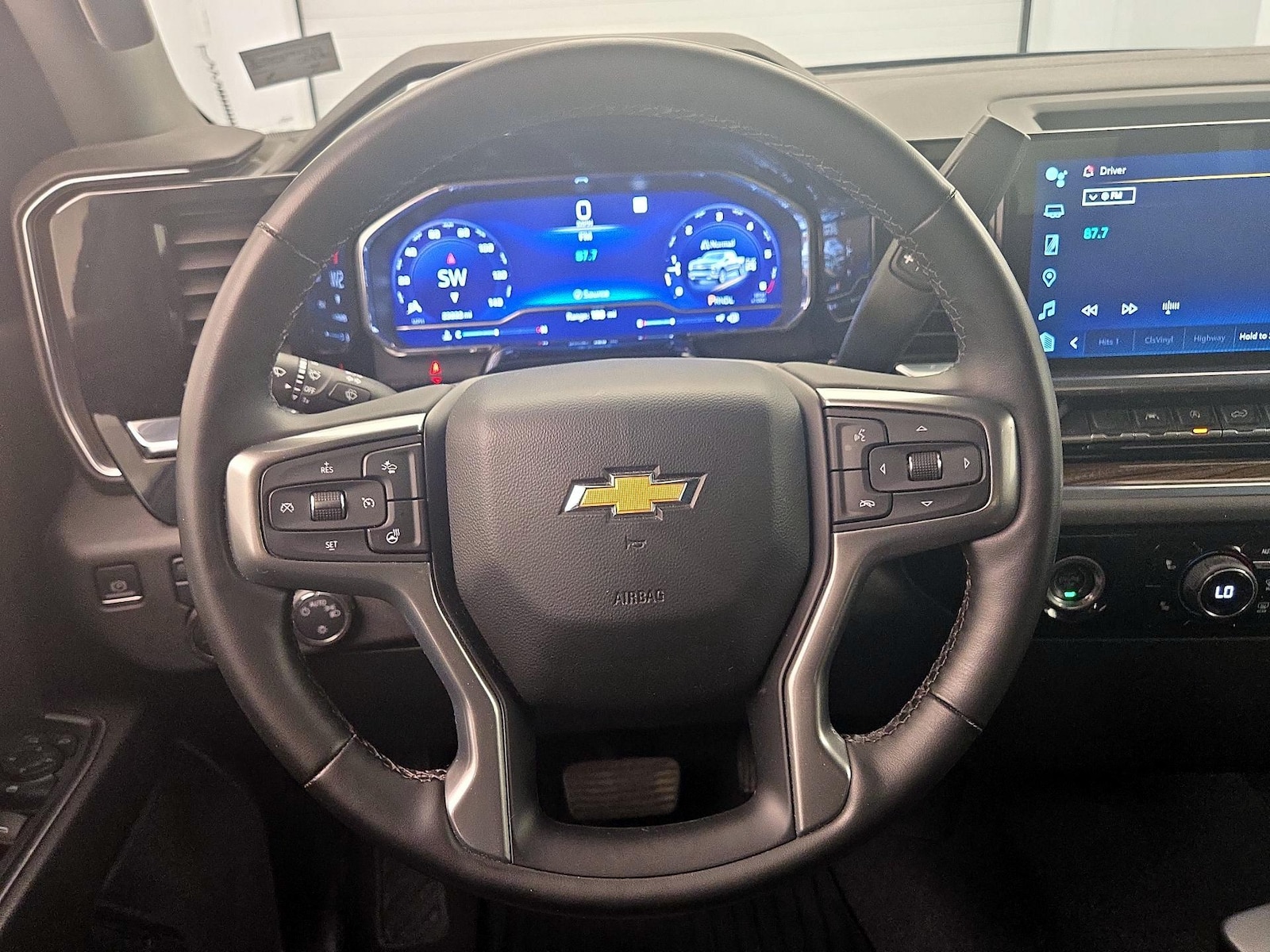 2023 Chevrolet Silverado 1500 LT - Photo 11