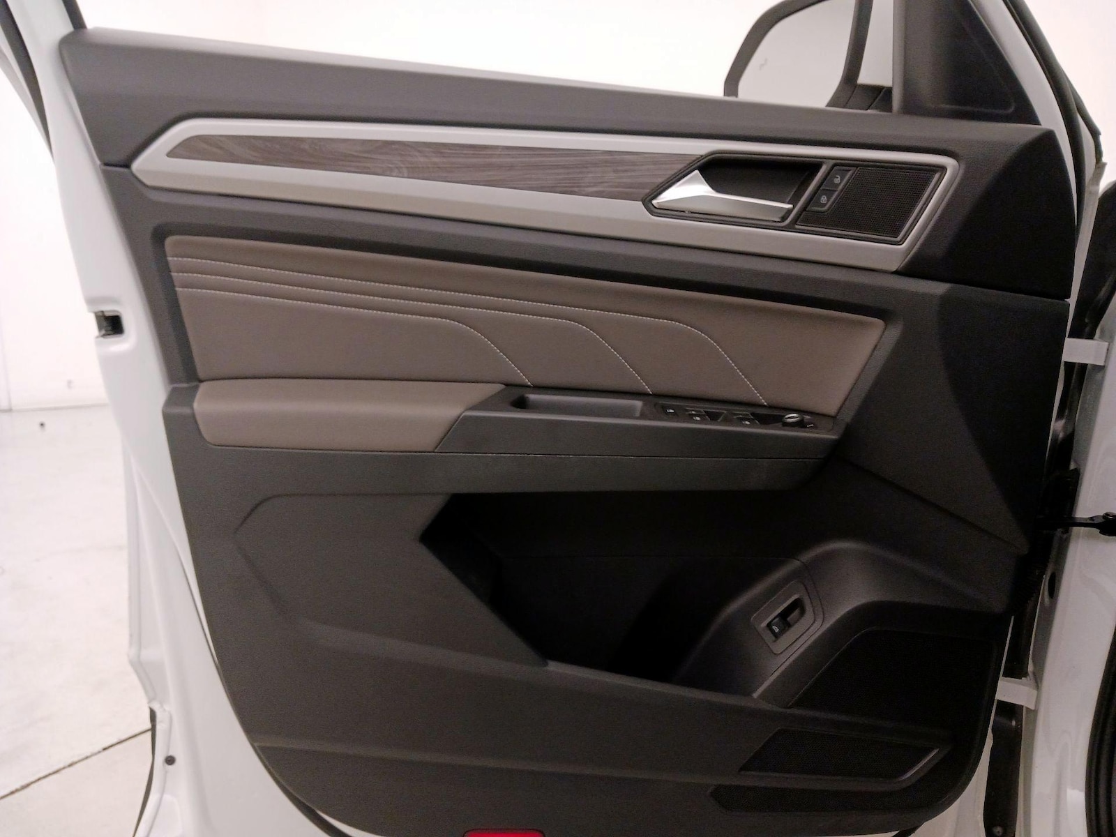 2023 Volkswagen Atlas Cross Sport SE w/Tech - Photo 13