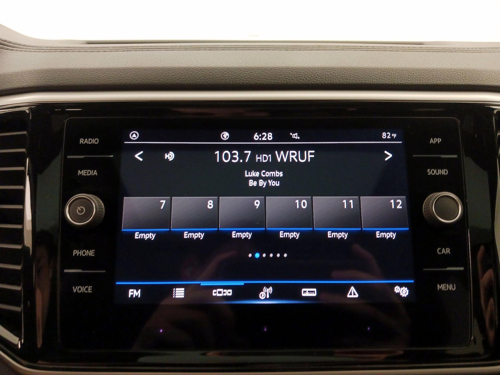 2023 Volkswagen Atlas Cross Sport SE w/Tech - Photo 16