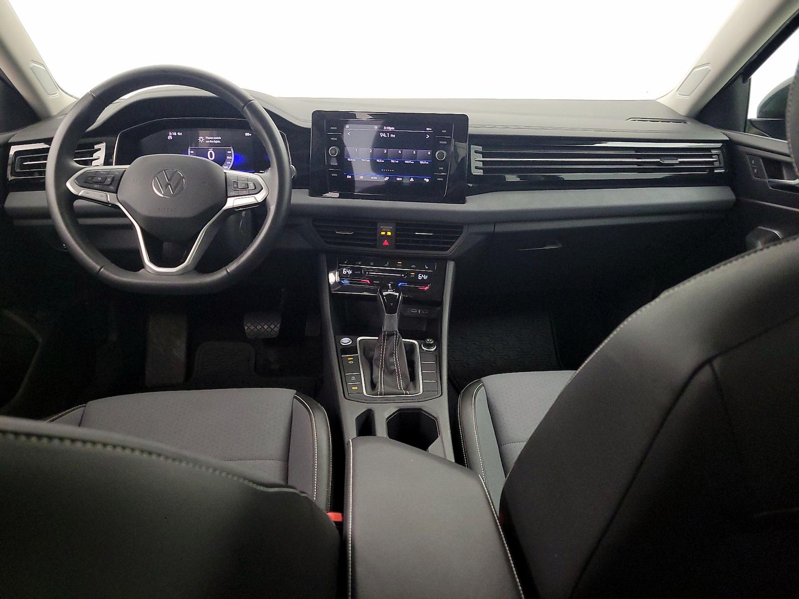 2025 Volkswagen Jetta SE - Photo 10