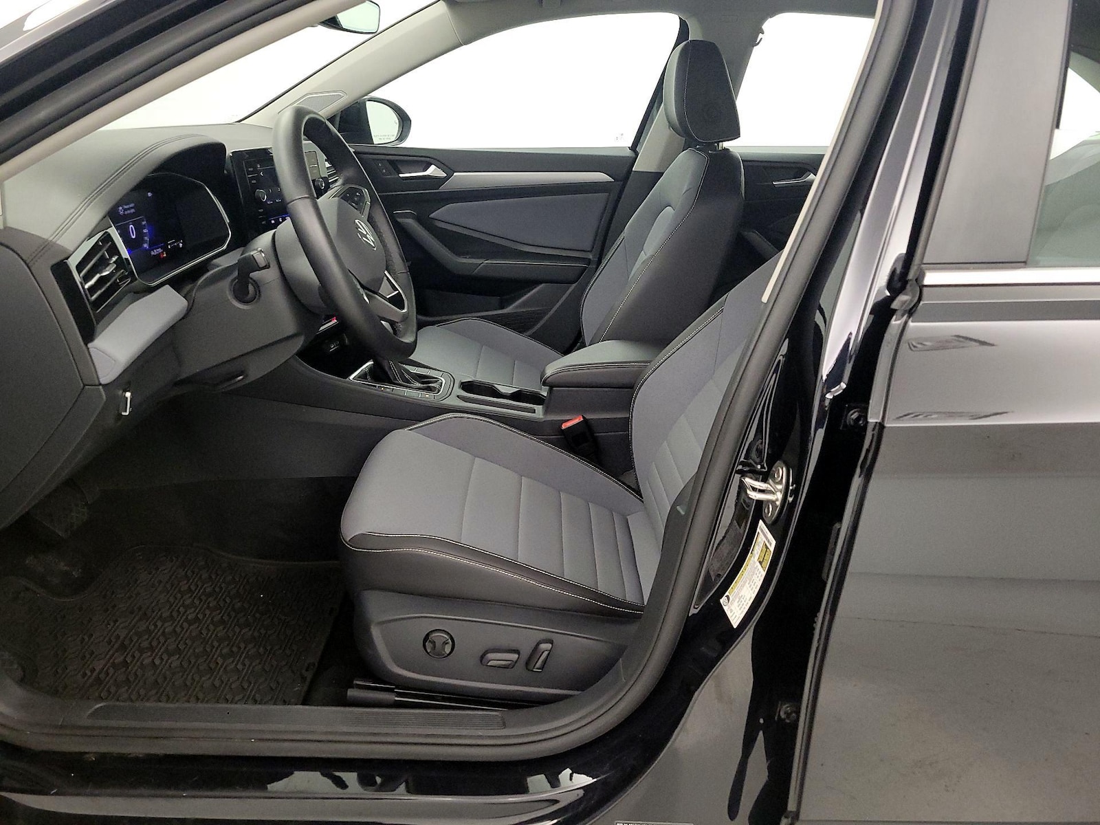 2025 Volkswagen Jetta SE - Photo 12