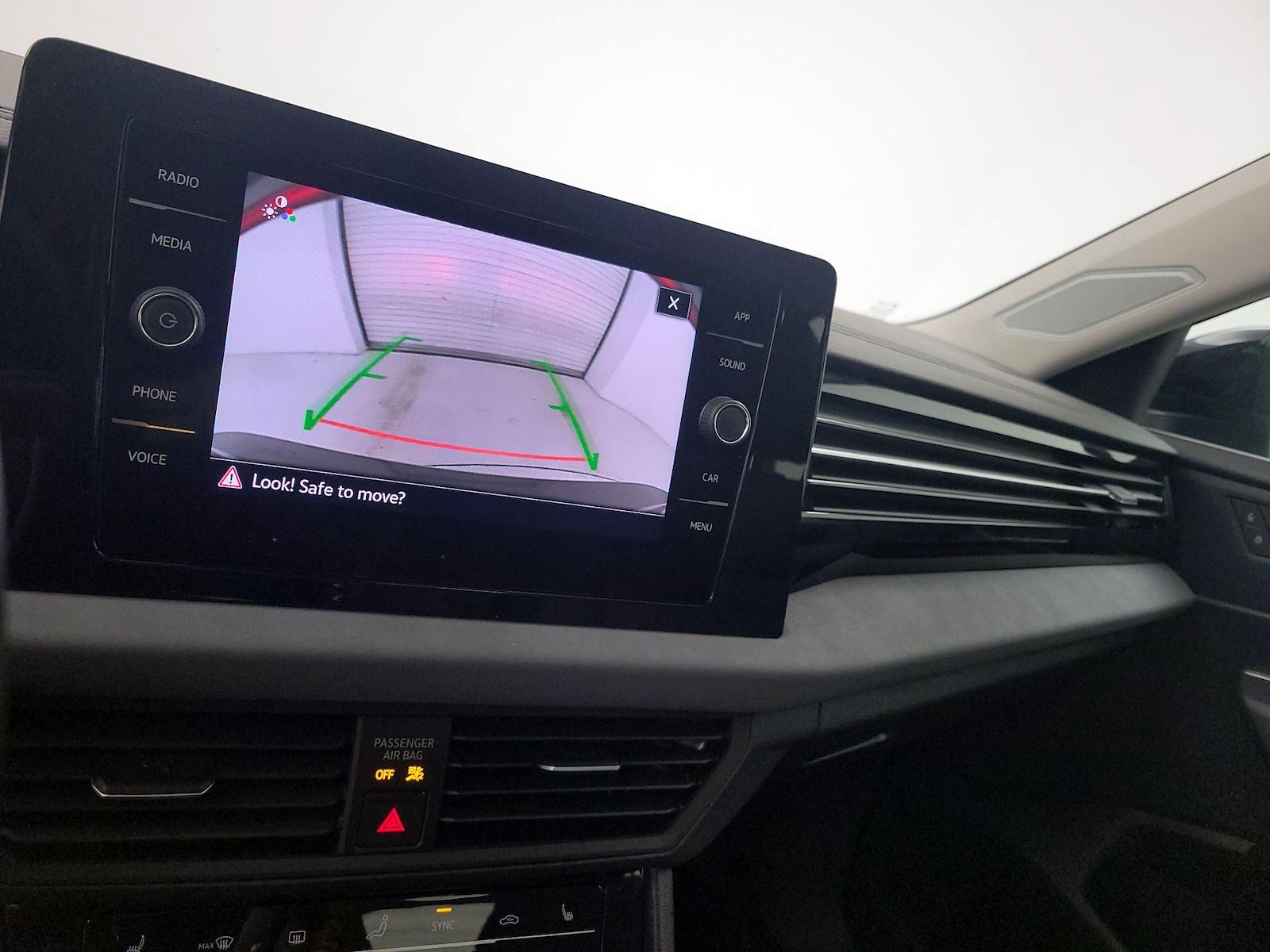 2025 Volkswagen Jetta SE - Photo 15