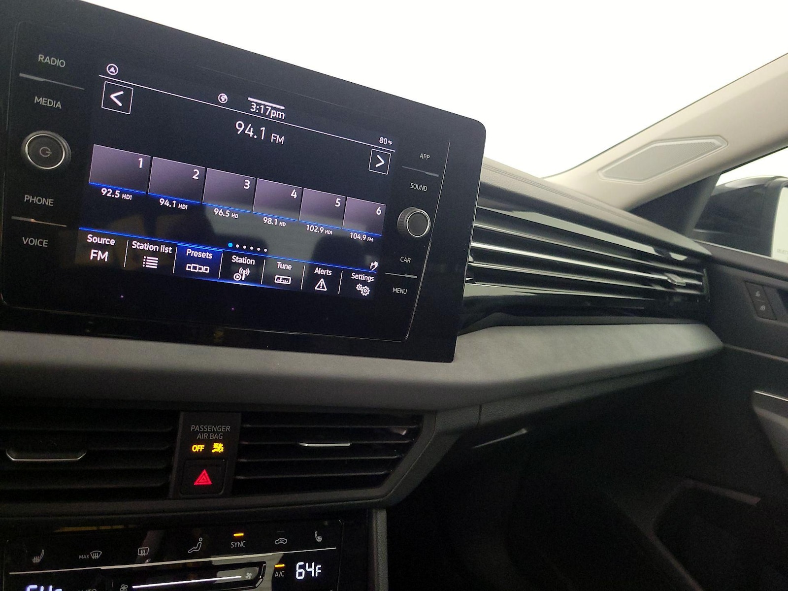 2025 Volkswagen Jetta SE - Photo 16