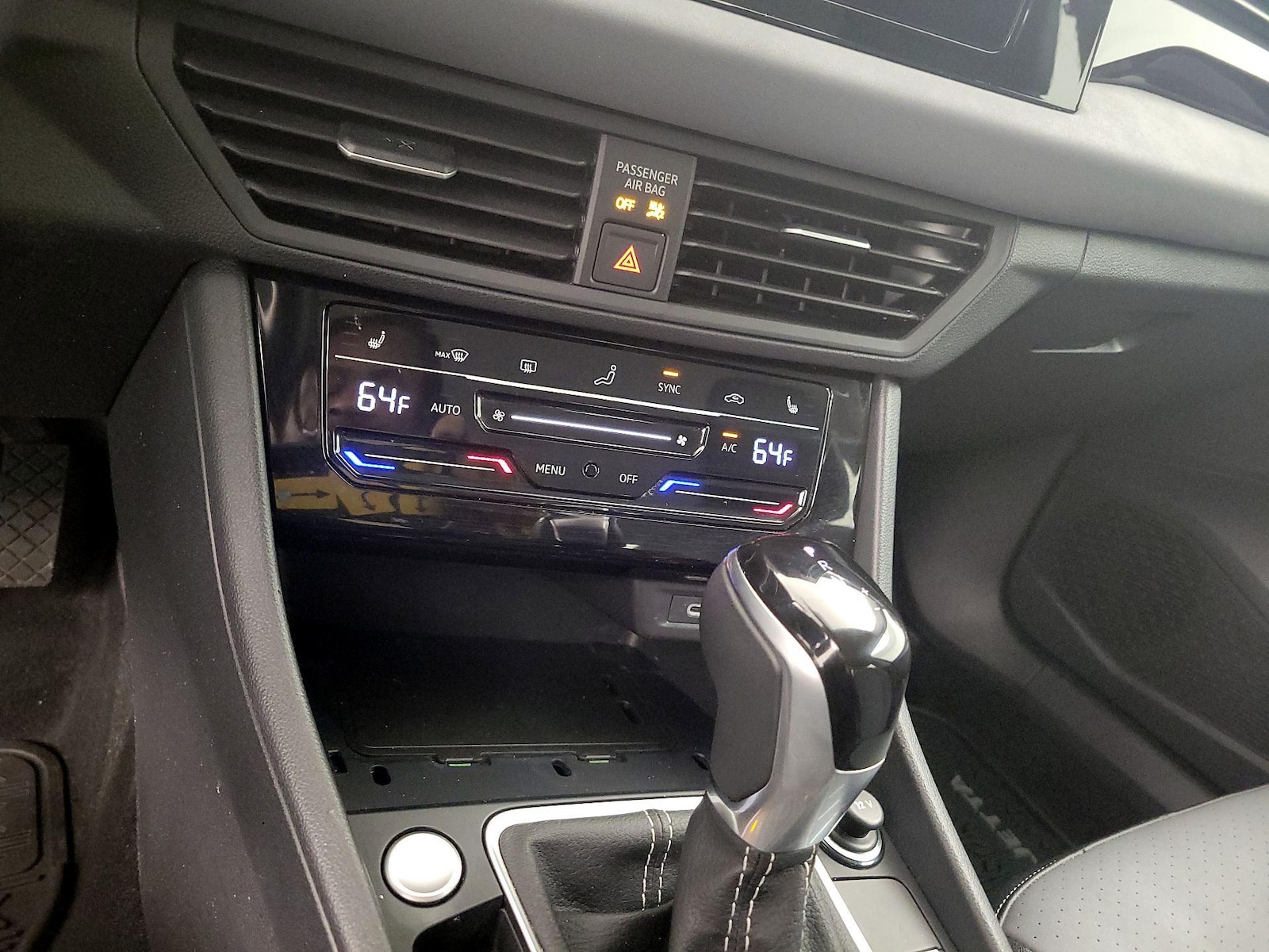 2025 Volkswagen Jetta SE - Photo 17