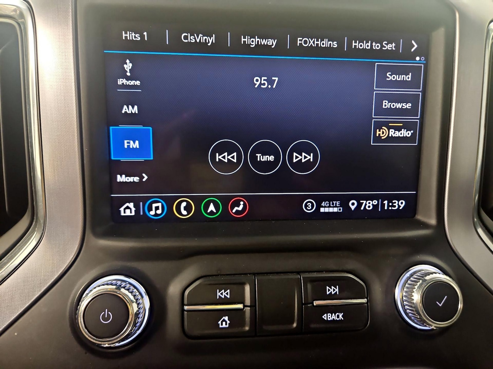 2020 GMC Sierra 1500 SLT - Photo 17