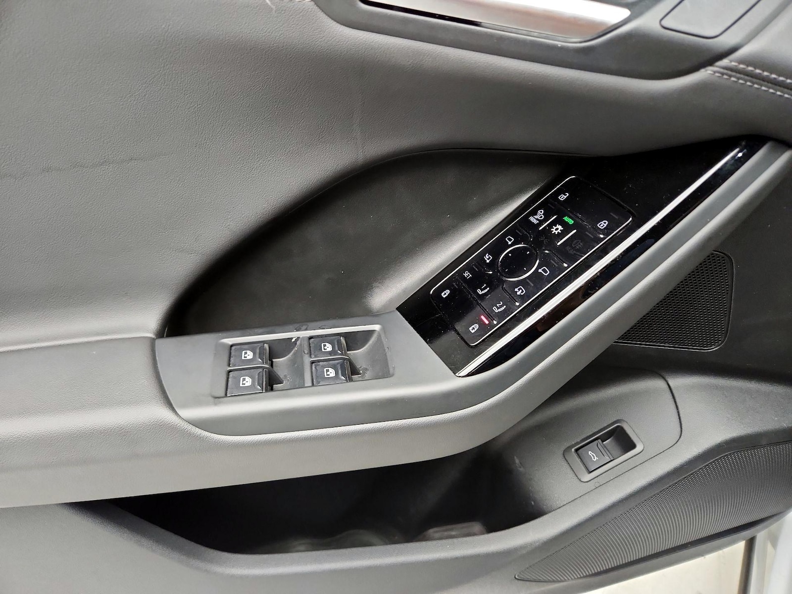 2025 Audi Q6 e-tron Premium Plus - Photo 13