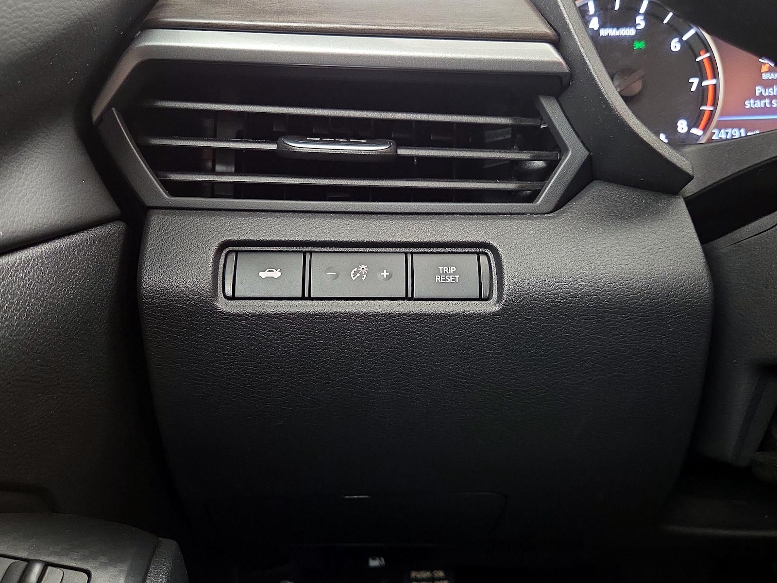 2025 Nissan Altima SV - Photo 14