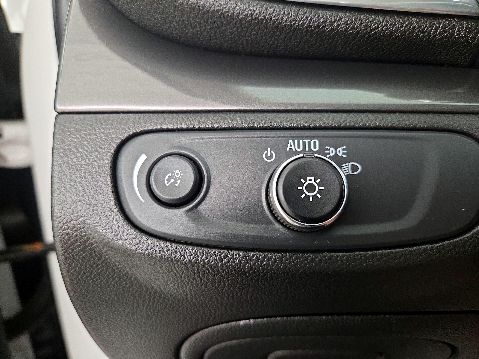 2020 Buick Encore Preferred - Photo 14